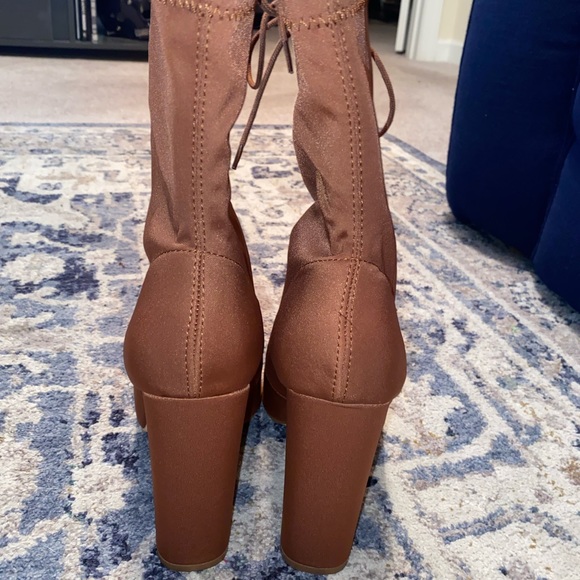 Lace up pointed toe boots - Picture 3 of 4